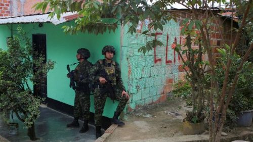 Colombia, coprifuoco e migliaia di sfollati per lo “sciopero armato” dell’Eln