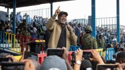 Corneille Nanga leader di M23 arringa la folla a Goma