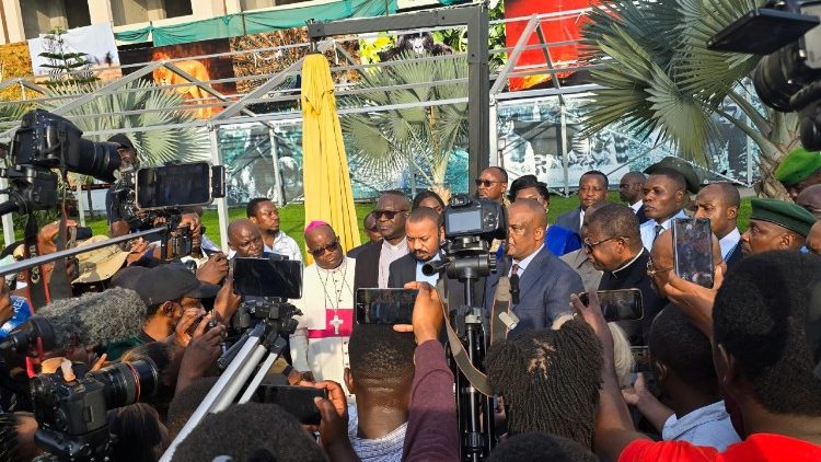 Katalikų ir protestantų delegacija Gomoje