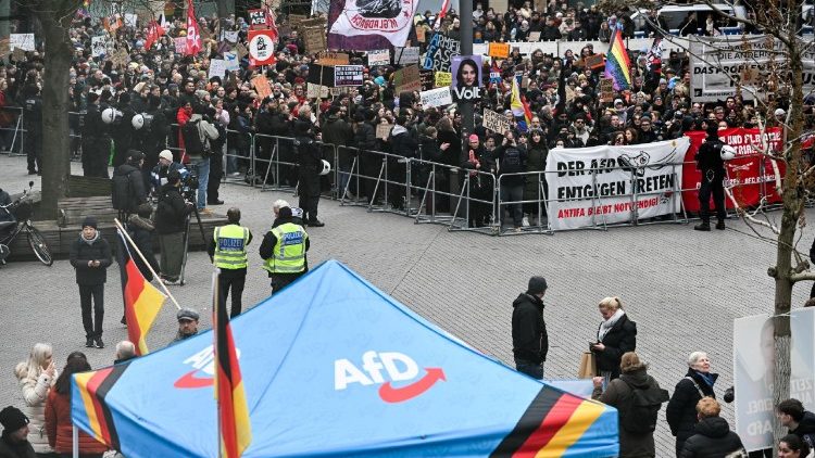 Demonstration gegen die Alternative für Deutschland (AfD)  in Düsseldorf (15.2.2025)