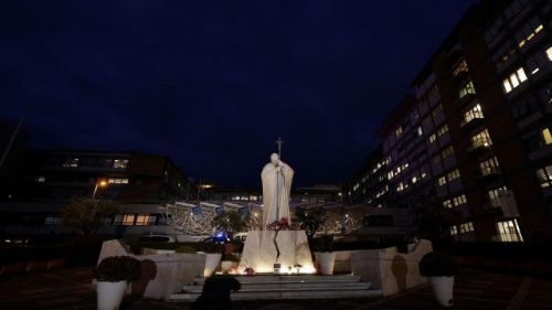 教皇、さらにわずかな改善見られる