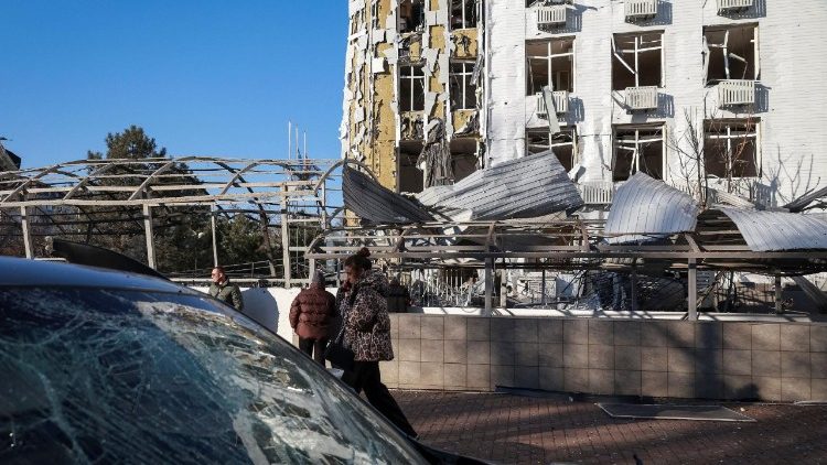 Uma vista mostra uma clínica atingida por um ataque de drone russo, em meio ao ataque da Rússia à Ucrânia, em Odesa, Ucrânia, em 19 de fevereiro de 2025. REUTERS/Nina Liashonok