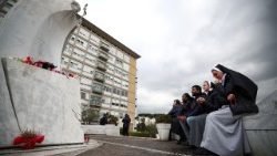 Malda prie ligoninės