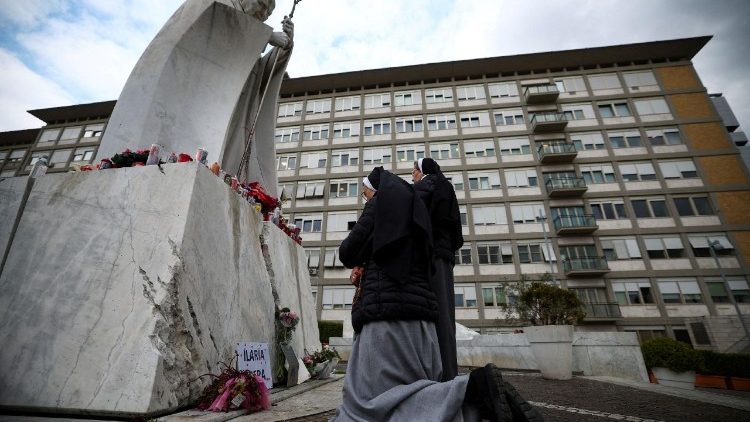 Университетската болница "Агостино Джемели"