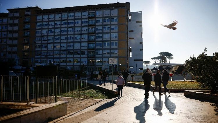 Gemelli sjukhuset i Rom fär påven är inlagd