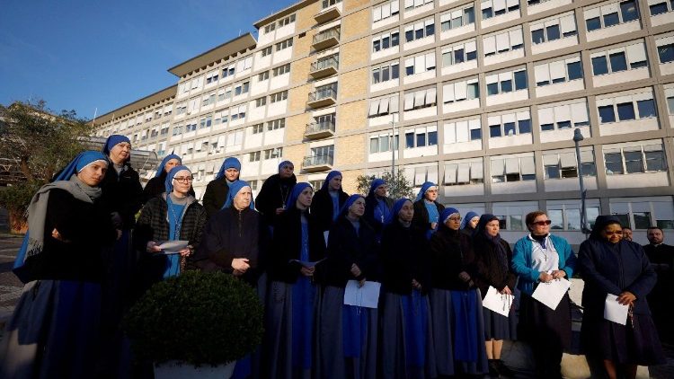 Pope Francis continues treatment at Gemelli Hospital, in Rome
