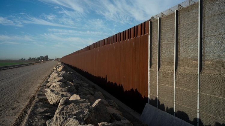 "Los mexicanos debemos unirnos para defender al interior de nuestro país nuestra identidad, nuestra libertad, nuestros valores, nuestros derechos humanos y constitucionales". (REUTERS)