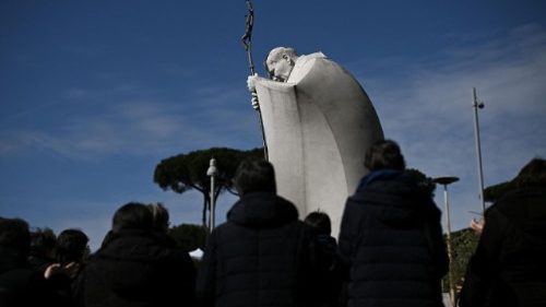 Il Papa al Gemelli, condizioni stabili. Stop alla ventilazione meccanica