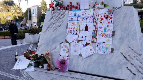 Ferenc pápa jól pihent kedd éjszaka, láztalan, állapota stabil