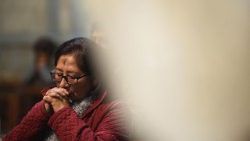 Besimtarët Bolivianë marrin pjesë në kremtimet e të Mërkurës së Përhime në La Paz