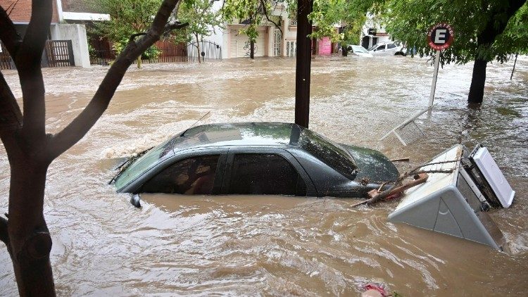 Az utak és épületek víz alá kerültek