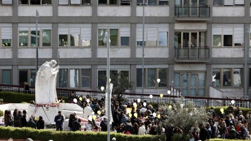 Papa Franjo: Budimo jedni za druge svijetli znakovi nade i nastavimo moliti za mir