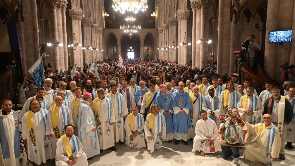 Argentina's Catholic community unites in prayer for Pope at Lujan Basilica