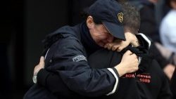 ഇരകളായവരുടെ കുടുംബാംഗങ്ങൾ, പോലീസ് ഉദ്യോഗസ്ഥർ 