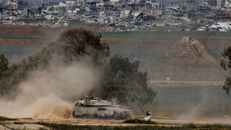 गजा में इस्राएली हमले फिर शुरू