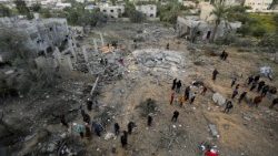 Bombardamenti israeliani a Khan Younis