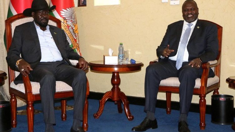 Salva Kiir, président du Soudan du Sud et Riek Machar, son vice-président, aujourd'hui assigné à résidence, lors d'une entrevue le 20 février 2020. 