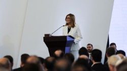 Die neu ernannte Ministerin Hind Kabawat bei einer Ansprache in Damaskus 