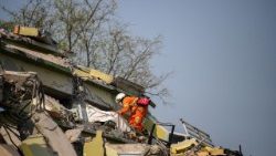 Operaciones de rescate en Mandalay