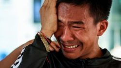 Trauer um verschüttete Angehörige in Myanmar