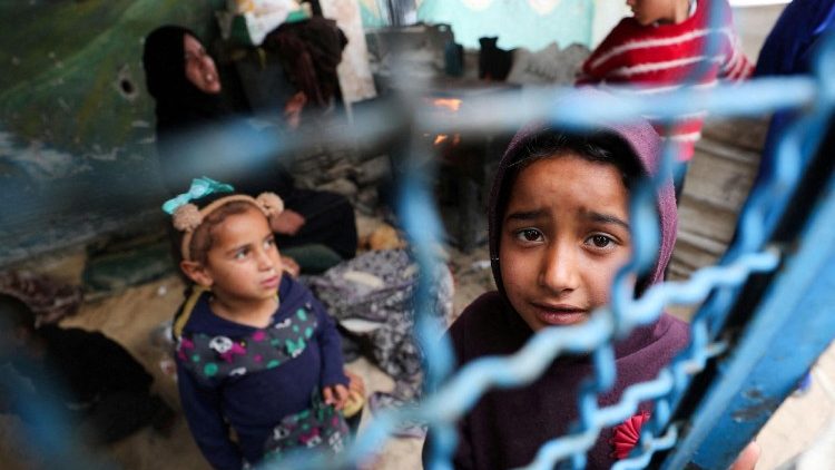 O desespero dos palestinos famintos em Gaza