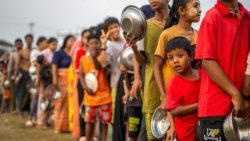 Bedürftige Kinder in Amarapura im Zentrum des Landes