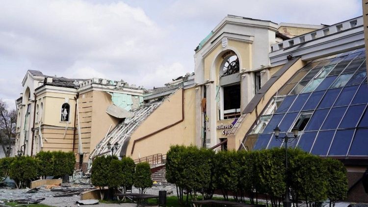 Rusijos atakos apgriauta Sumų universiteto kongresų salė miesto centre