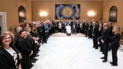 மருத்துவர்கள், ஊழியர்கள் மற்றும் நிர்வாகிகளுடன் திருத்தந்தை 