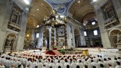 क्रिस्म मिस्सा में संत पापा : पुरोहितों की खुशी के लिए प्रार्थना करें