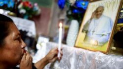 Fieles argentinos de Buenos Aires recuerdan al Papa Francisco