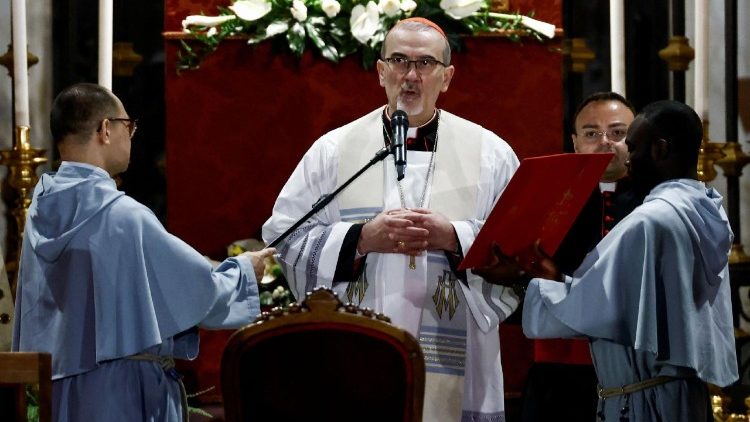 الكاردينال بيتسابالا يترأس صلاة السبحة الوردية عن راحة نفس البابا فرنسيس