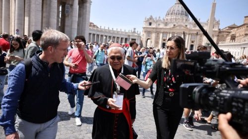 Konklave als Medienereignis: Wenn die Kirche spricht, indem sie schweigt