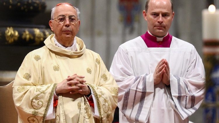 திருப்பலியின்போது கர்தினால் Dominique Mamberti 