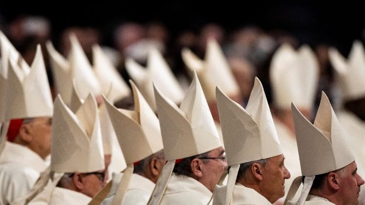 संत पेत्रुस महागिरजाघर में दिवंगत पोप फ्राँसिस का ख्रीस्तयाग