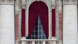 Սուրբ Պետրոս տաճարի կեդրոնական պատշգամը ուրտեղէն աշխարհի կը յայտնուի նոր Քահանայապետը