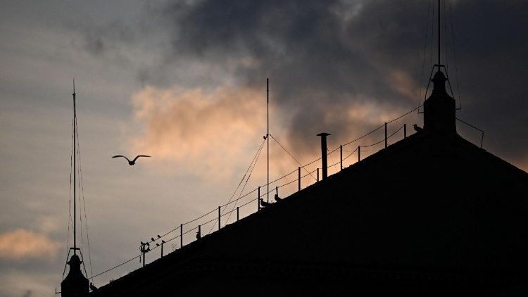Vor Beginn des Konklave: Sonnenuntergang über der Sixtina