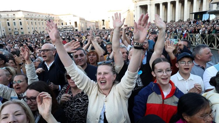 Z Námestia sv. Petra 8. mája 2025 (Reuters)