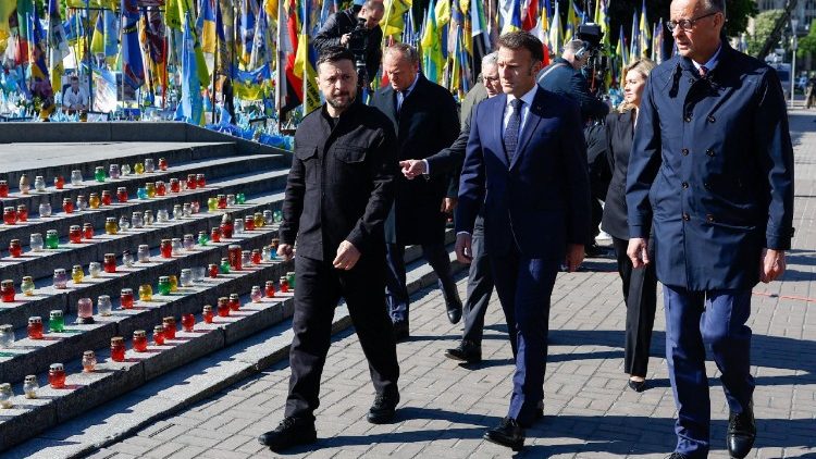 Volodymyr Zelenskiy, su esposa Olena Zelenska, Keir Starmer, Emmanuel Macron, Friedrich Merz y Donald Tusk visitan Kiev 