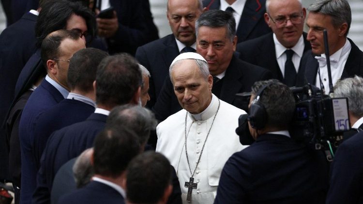 Папа Леў XIV падчас аўдыенцыі з прадстаўнікамі СМІ ў Зале Паўла VI у Ватыкане