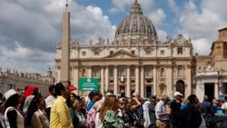 संत पेत्रुस महागिरजाघर का प्राँगण