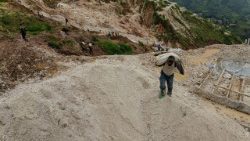 Un lavoratore nelle miniere della Repubblica Democratica del Congo