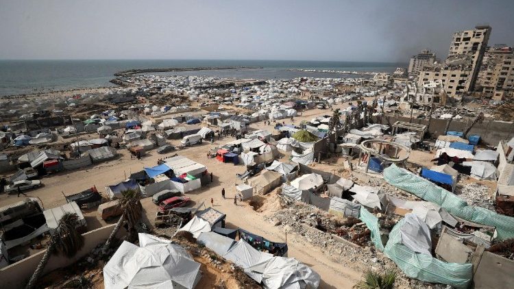 Displaced Palestinians take shelter in tents near Gaza's seaport