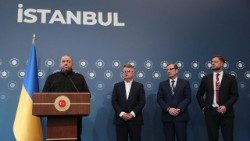 Il ministro della difesa ucraino Rustem Umerov alla conferenza stampa sui negoziati di Istanbul