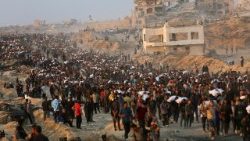 الأب رومانيلي يدعو الجماعة الدولية إلى عدم نسيان غزة