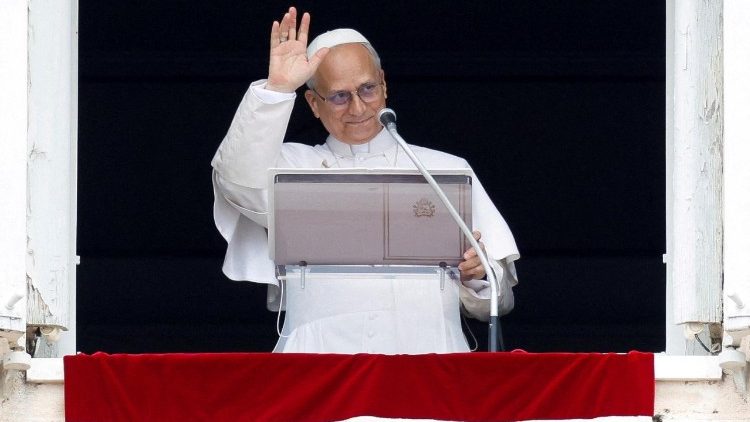देवदूत प्रार्थना के दौरान आशीष देते संत पापा फ्रांँसिस