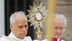 Papst Leo bei der Fronleichnamsmesse am 22. Juni 2025 in der Lateranbasilika