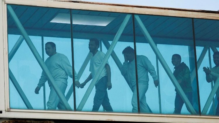 Migranti deportati dagli Stati Uniti all'arrivo in Venezuela. Reuters/Leonardo Fernandez Viloria