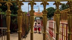 Blick hinter den Zaun: Die geschlossene Grenze zwischen Thailand und Kambodscha