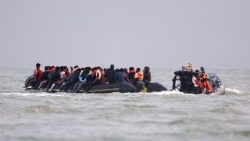 Migranti tra Francia e Gran Bretagna (Reuters)