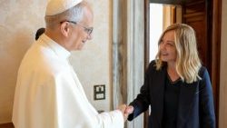 البابا لاوُن الرابع عشر يستقبل رئيسة وزراء إيطاليا جورجا ميلوني ٢ تموز يوليو ٢٠٢٥